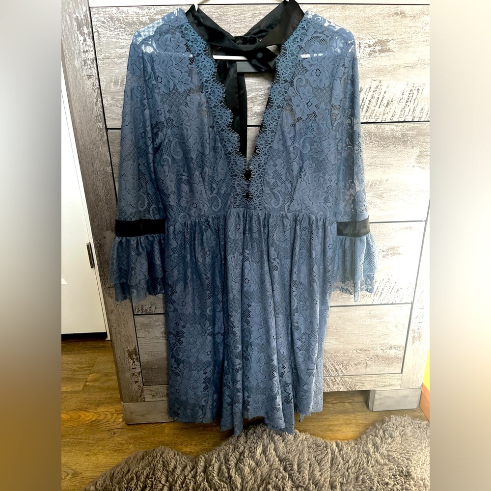 Free people Victorian lace dress. Size medium. EUC. No defects or flows.